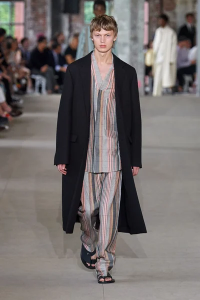 Look 26